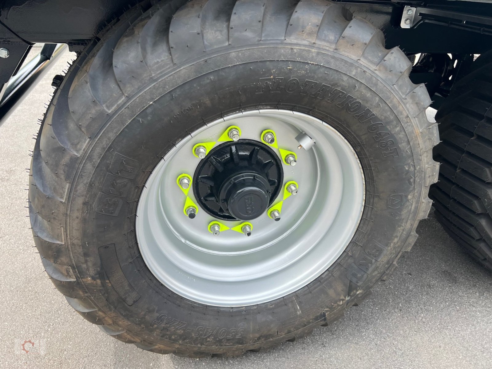 Kipper des Typs Dinapolis DPS-14 Bauschuttmulde Muldenkipper Schotterklappe, Neumaschine in Tiefenbach (Bild 13)