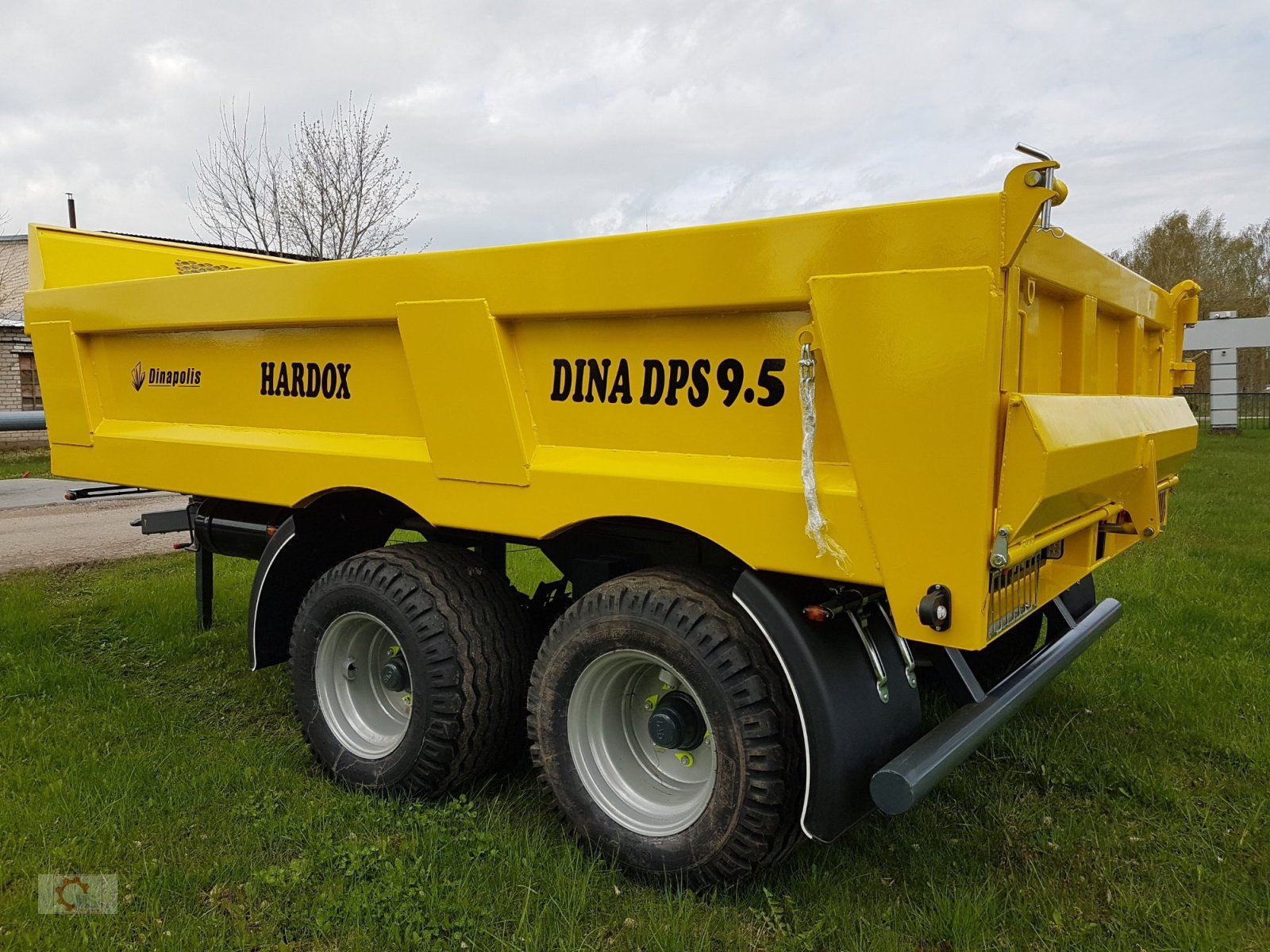 Kipper of the type Dinapolis DPS-9,5 Baumulde Muldenkipper Schotterklappe, Neumaschine in Tiefenbach (Picture 5)