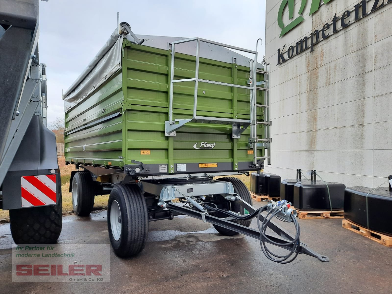 Kipper Türe ait Fliegl DK 180 MAXUM FOX, Neumaschine içinde Ansbach (resim 2)