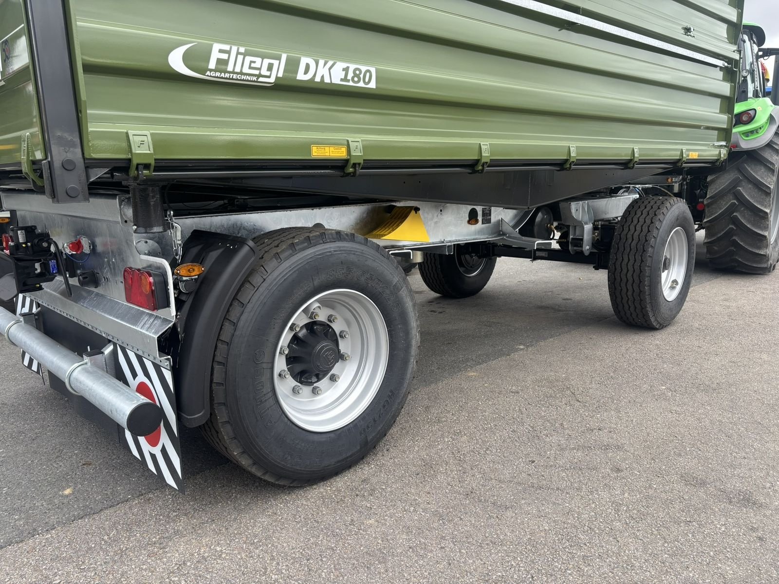 Kipper of the type Fliegl DK 180 MAXUM FOX, Neumaschine in Göpfritz (Picture 4)