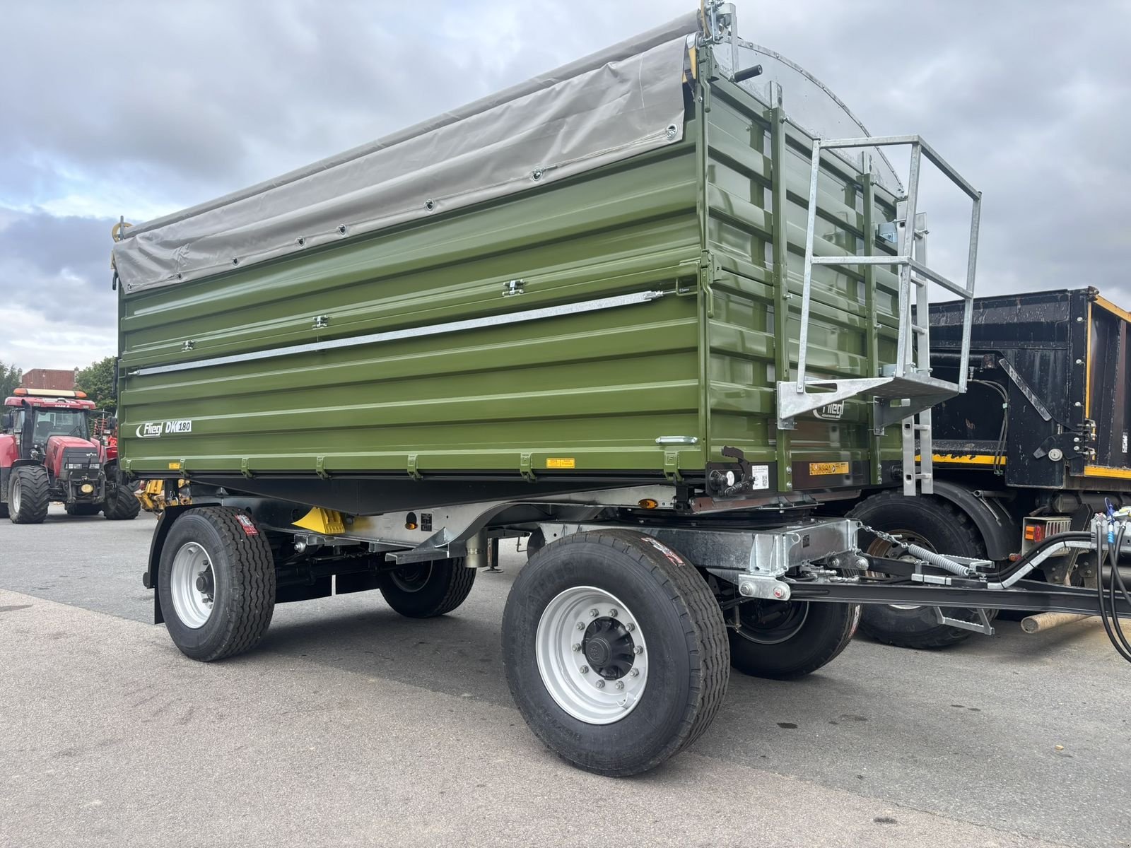 Kipper of the type Fliegl DK 180 MAXUM FOX, Neumaschine in Göpfritz (Picture 2)