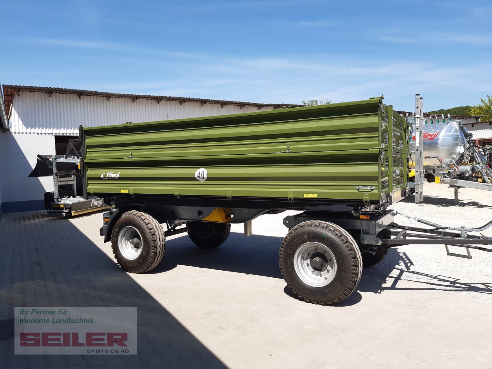 Kipper des Typs Fliegl DK 80 FOX, Neumaschine in Ansbach (Bild 2)