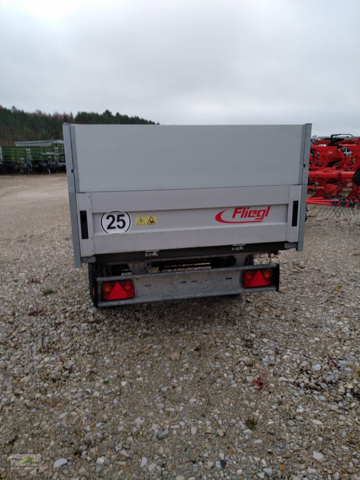 Kipper des Typs Fliegl EDK 25, Neumaschine in Pegnitz-Bronn (Bild 2)