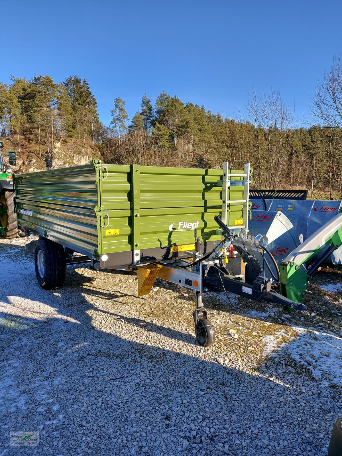 Kipper of the type Fliegl EDK 50, Neumaschine in Pegnitz-Bronn (Picture 2)