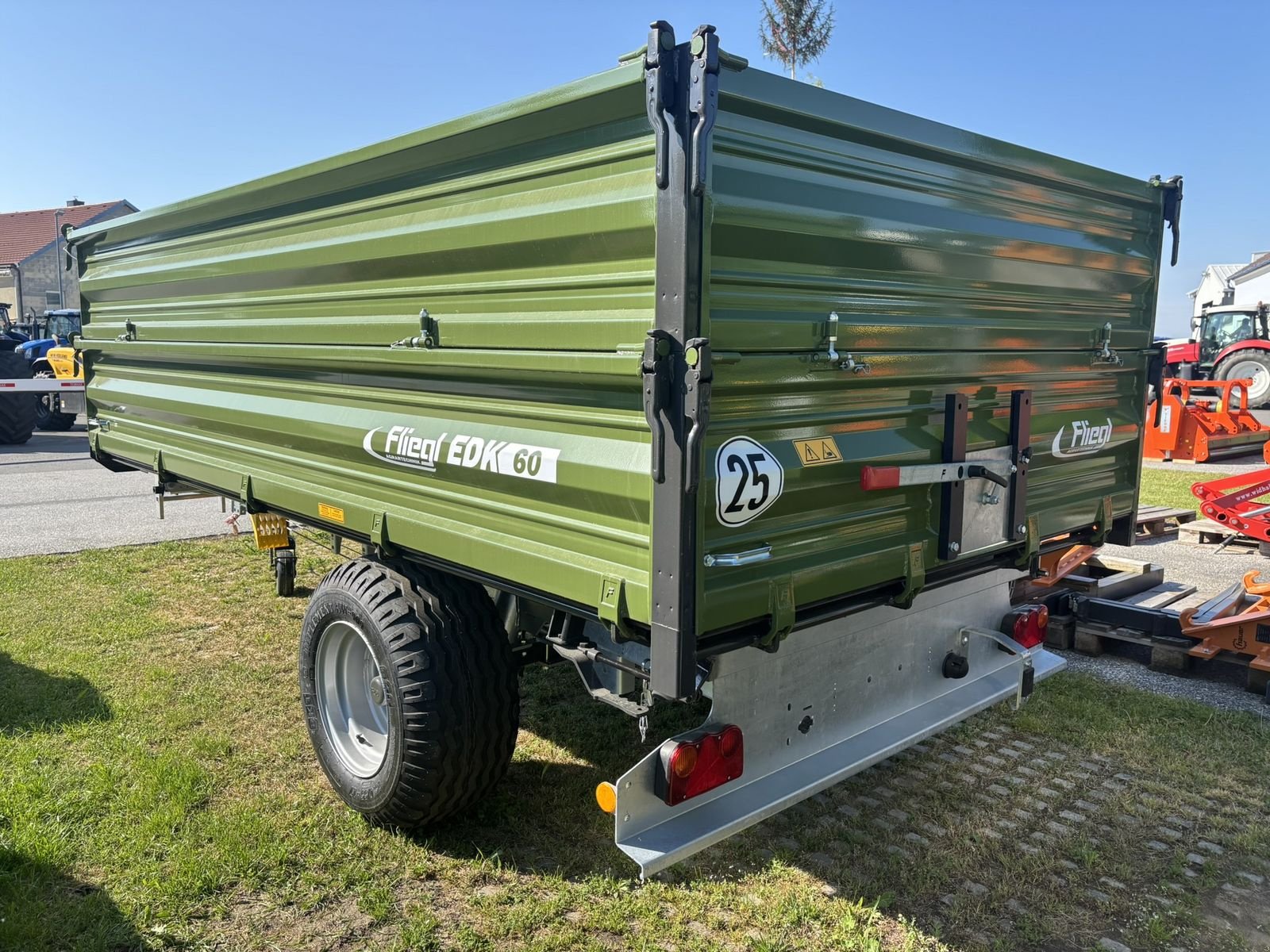 Kipper of the type Fliegl EDK 60 Fox, Neumaschine in Göpfritz (Picture 7)
