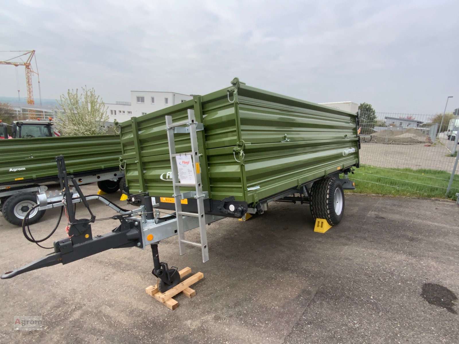 Kipper des Typs Fliegl EDK 60, Neumaschine in Herrenberg-Gültstein (Bild 2)