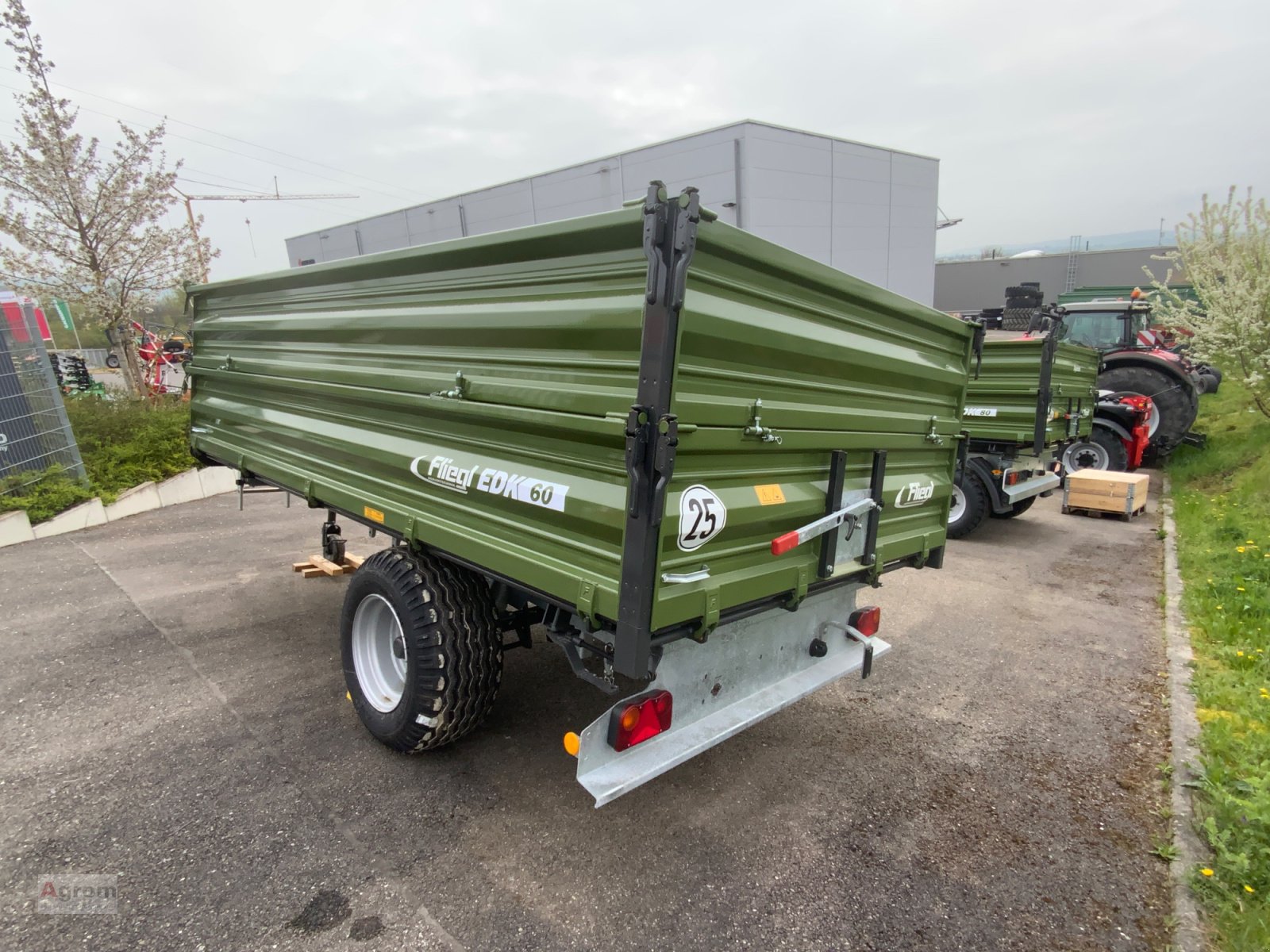 Kipper des Typs Fliegl EDK 60, Neumaschine in Herrenberg-Gültstein (Bild 3)