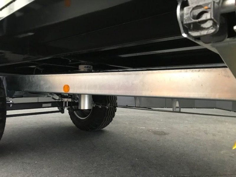 Kipper des Typs Fliegl Einachs-Dreiseitenkipper EDK 50 Fox 5,5to, Neumaschine in Tamsweg (Bild 13)