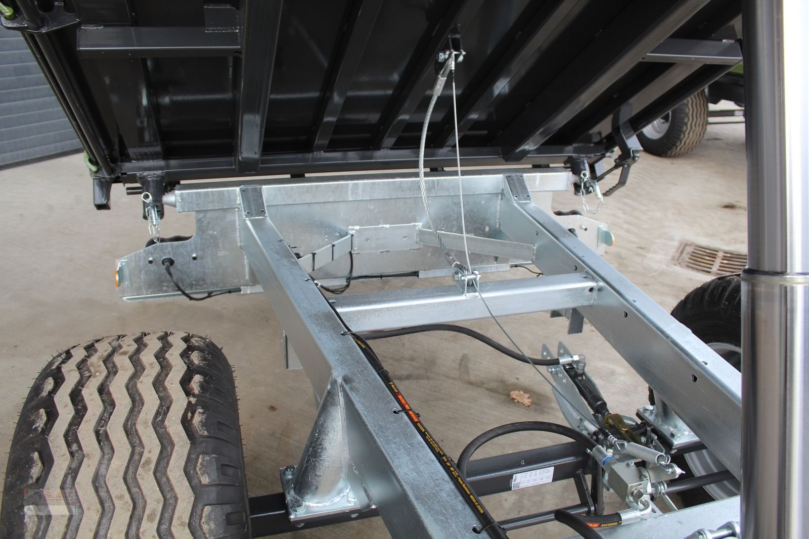 Kipper Türe ait Fliegl Einachs-Dreiseitenkipper EDK 60 FOX, Neumaschine içinde Eberschwang (resim 17)