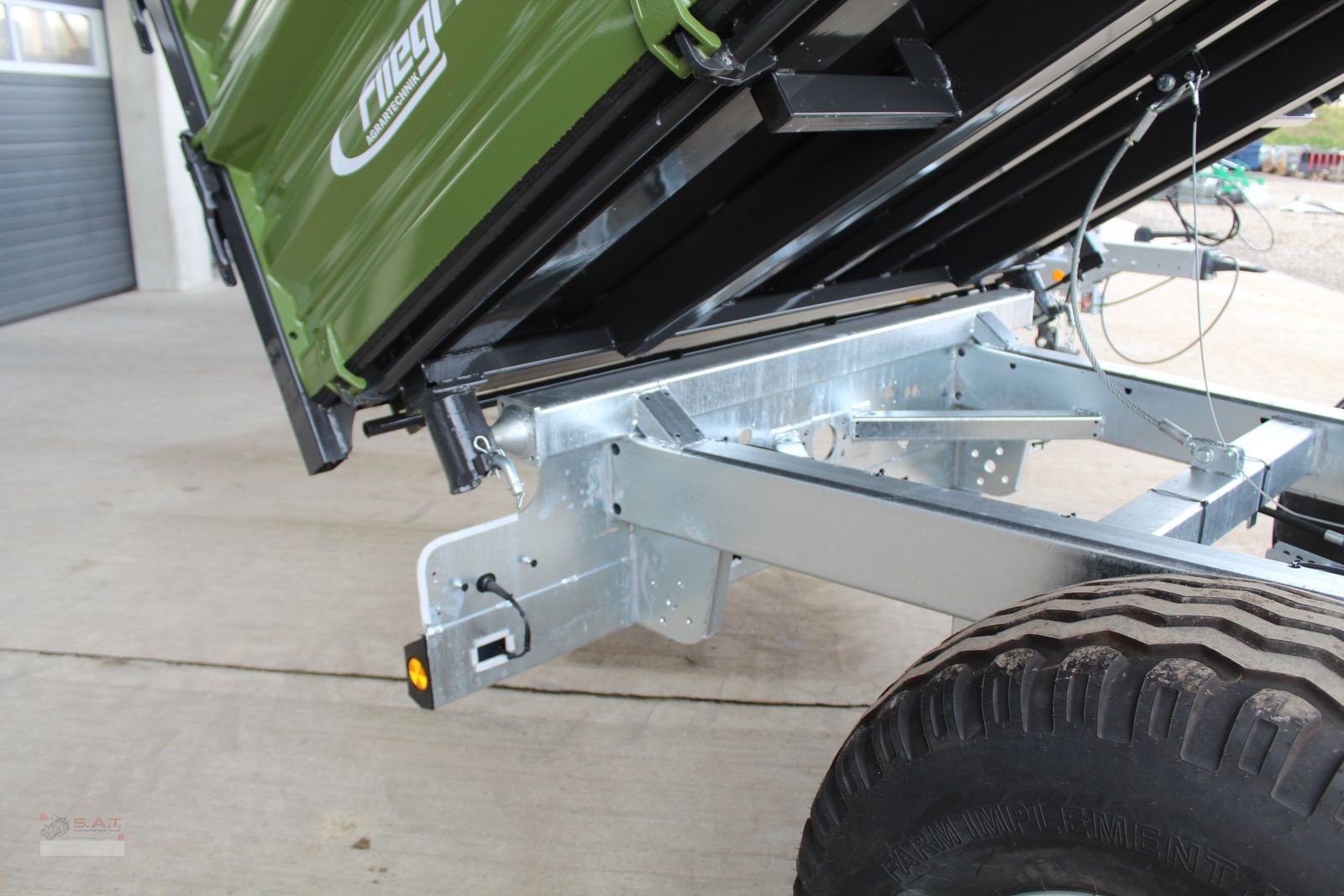 Kipper Türe ait Fliegl Einachs-Dreiseitenkipper EDK 70 Fox, Neumaschine içinde Eberschwang (resim 16)