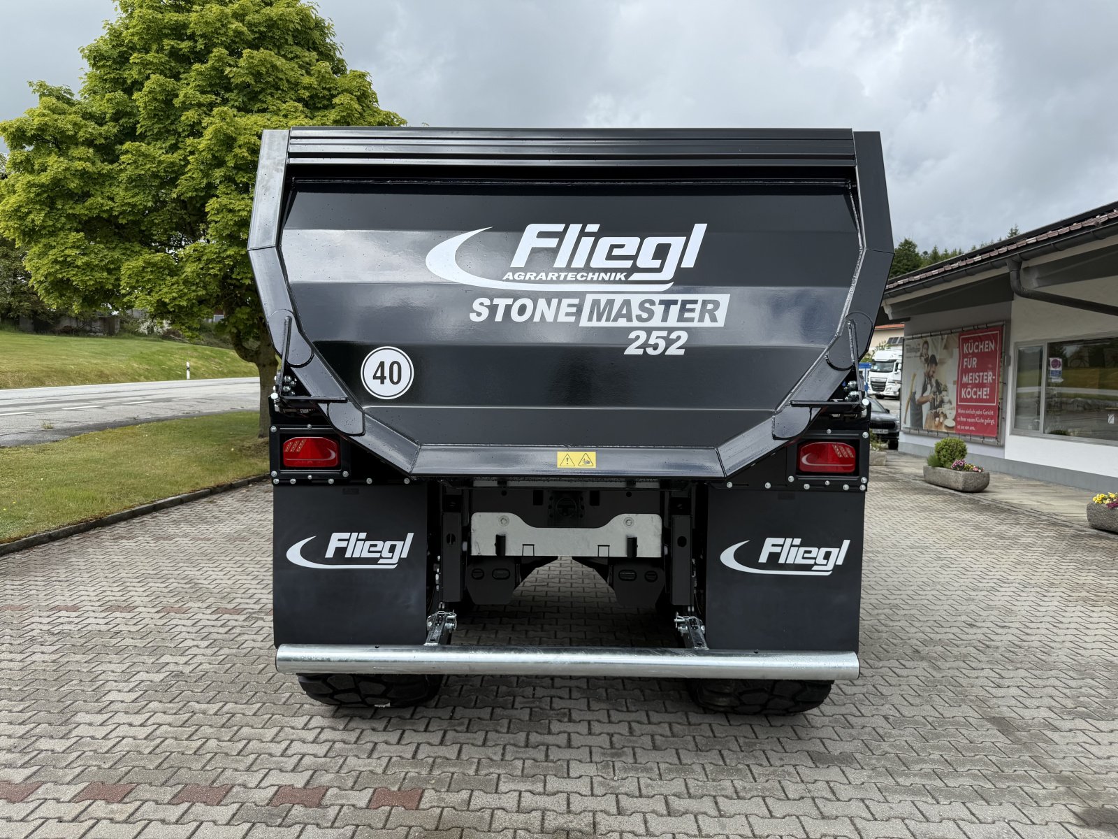 Kipper des Typs Fliegl Stone Master 252 Schwarz NEU, Neumaschine in Neureichenau (Bild 5)