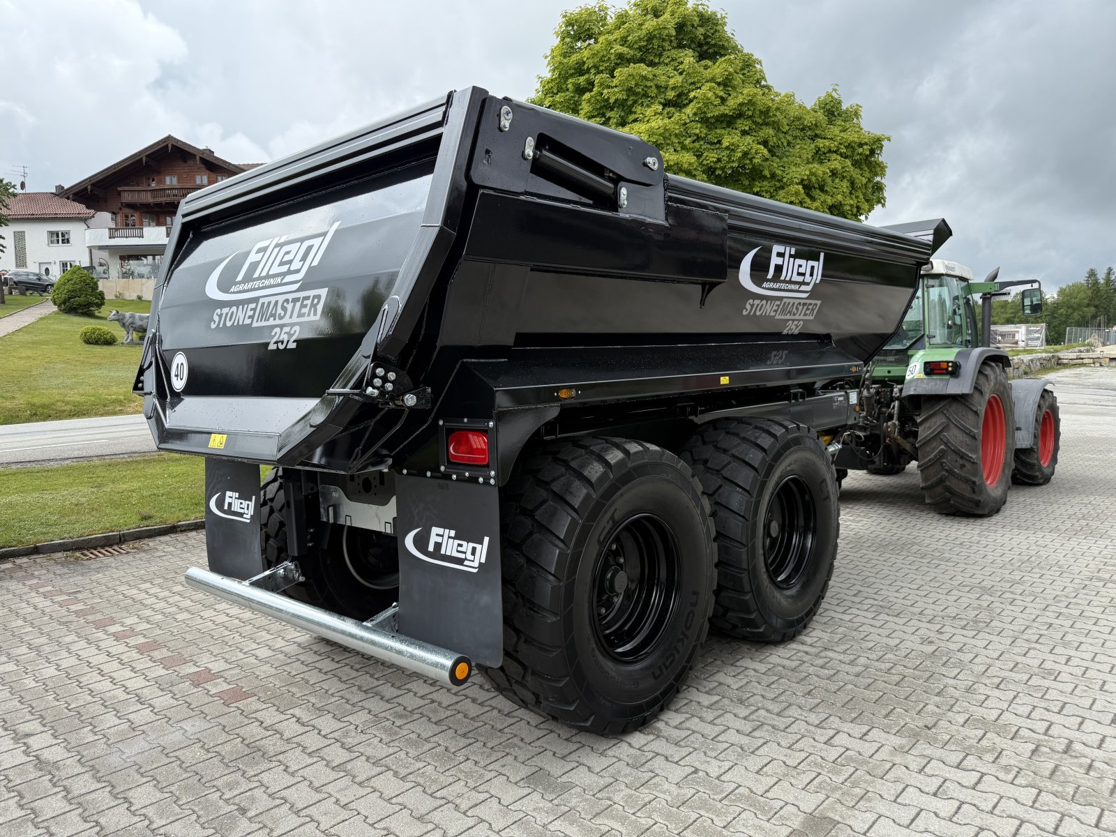 Kipper des Typs Fliegl Stone Master 252 Schwarz NEU, Neumaschine in Neureichenau (Bild 7)