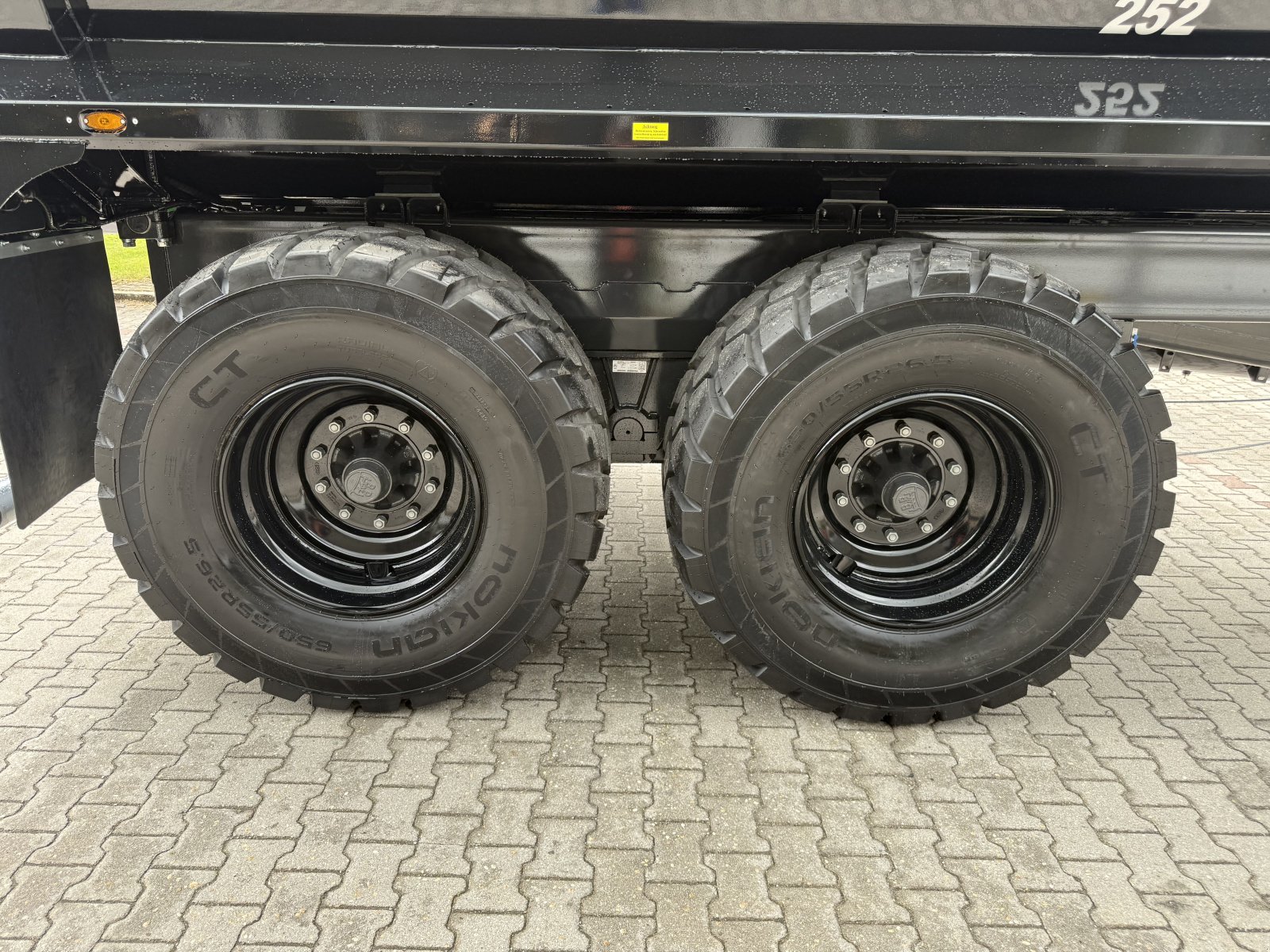 Kipper des Typs Fliegl Stone Master 252 Schwarz NEU, Neumaschine in Neureichenau (Bild 12)