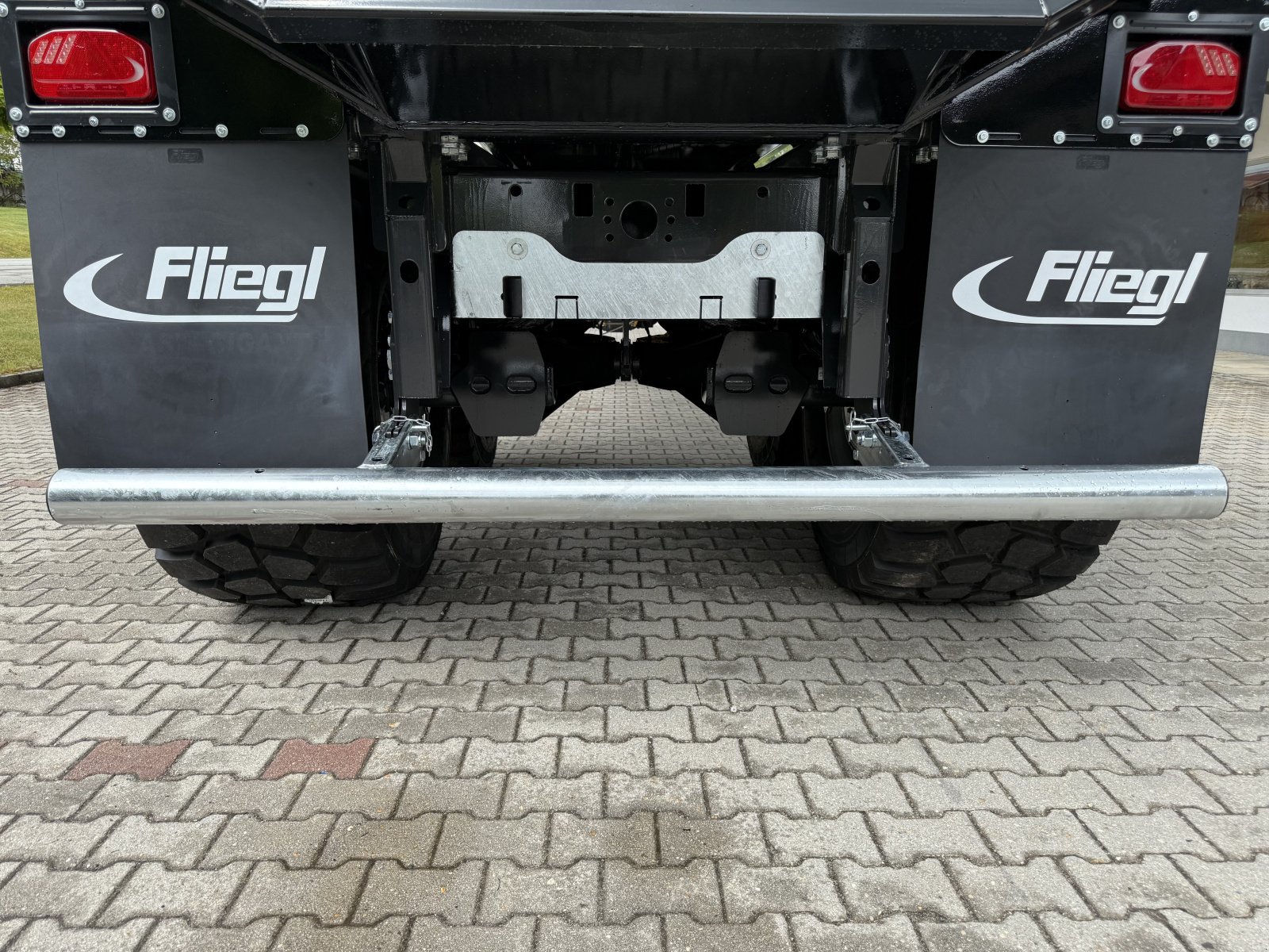 Kipper des Typs Fliegl Stone Master 252 Schwarz NEU, Neumaschine in Neureichenau (Bild 13)