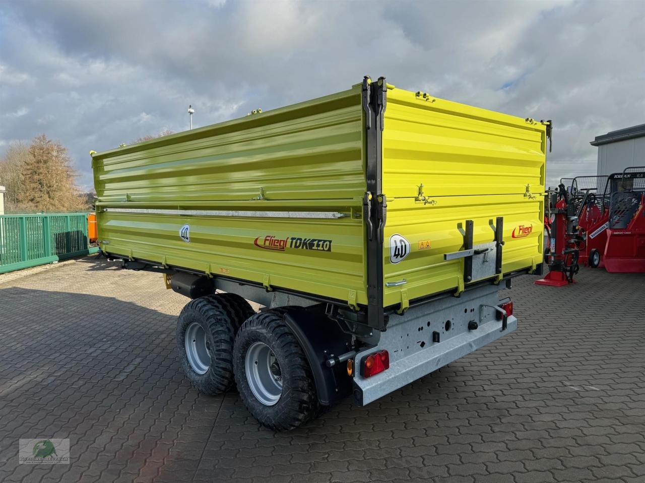 Kipper of the type Fliegl TDK 110-88, Neumaschine in Steinwiesen (Picture 3)