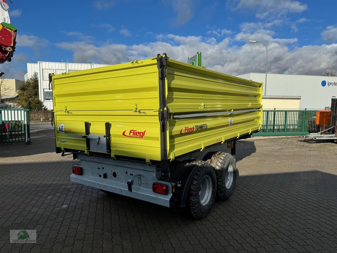 Kipper of the type Fliegl TDK 110-88, Neumaschine in Steinwiesen (Picture 5)