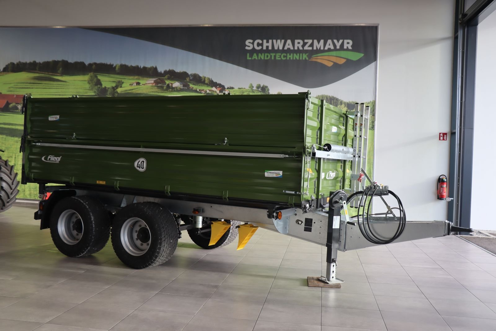 Kipper of the type Fliegl TDK 140 FOX, Neumaschine in Feldkirchen (Picture 3)