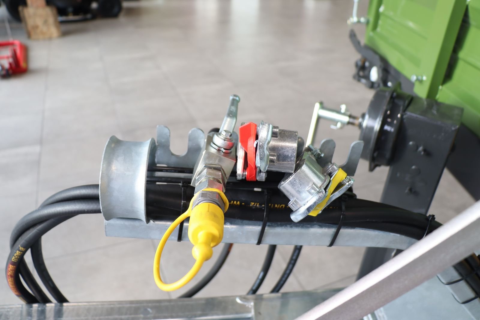 Kipper of the type Fliegl TDK 140 FOX, Neumaschine in Feldkirchen (Picture 11)