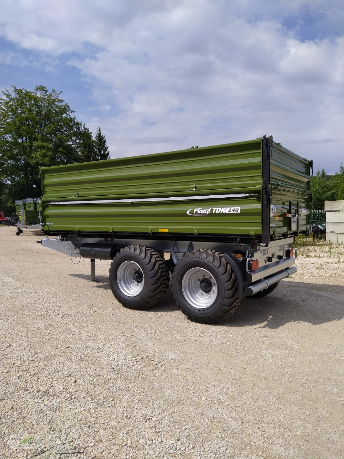 Kipper des Typs Fliegl TDK 140 Profi, Neumaschine in Pegnitz-Bronn (Bild 1)