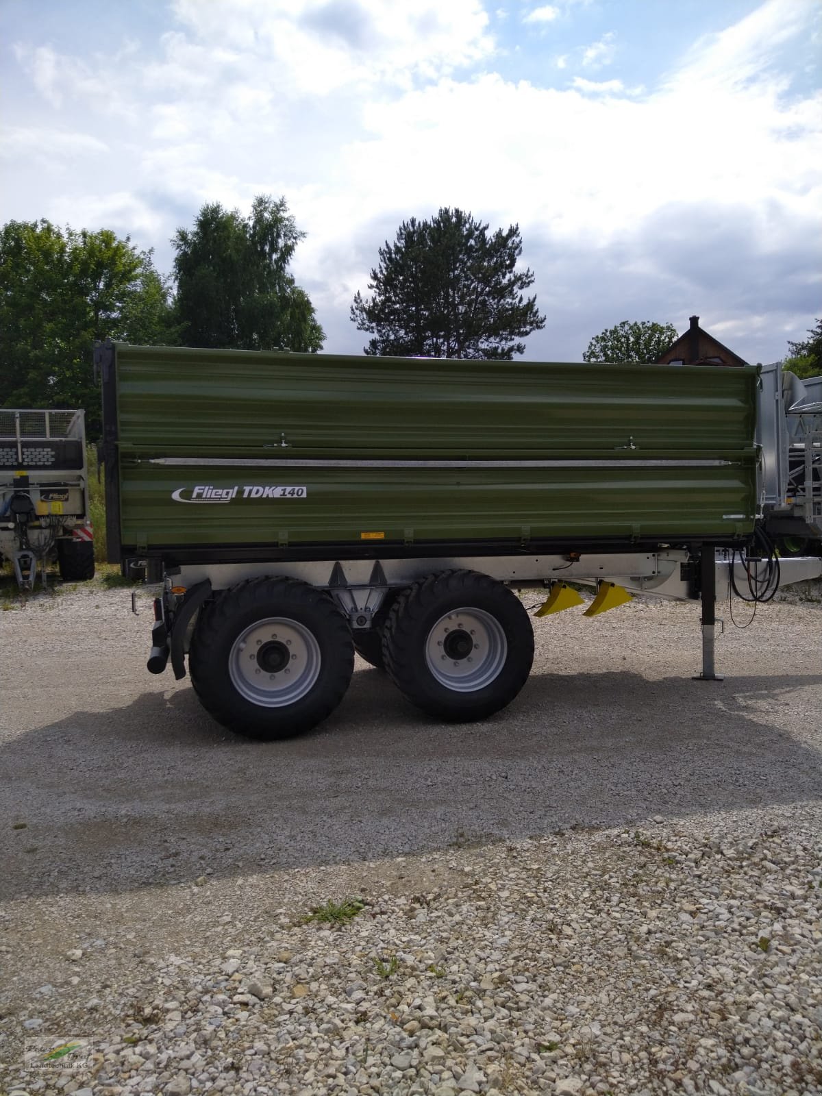 Kipper des Typs Fliegl TDK 140 Profi, Neumaschine in Pegnitz-Bronn (Bild 2)