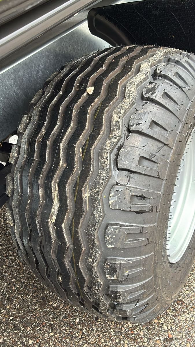 Kipper des Typs Fliegl TDK 140 VR, Neumaschine in Wallern (Bild 3)