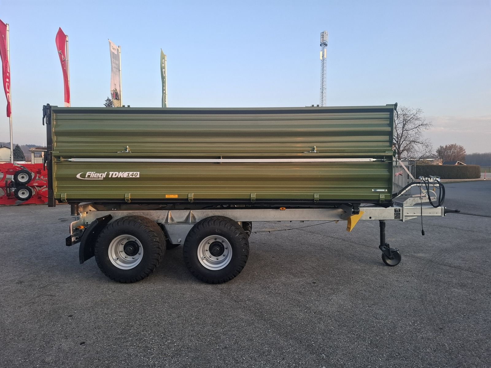 Kipper des Typs Fliegl TDK 140, Neumaschine in Saxen (Bild 30)