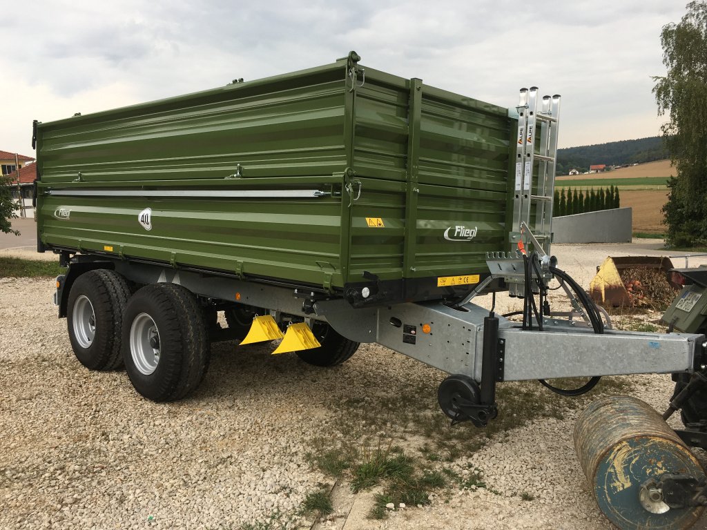 Kipper des Typs Fliegl TDK 140, Neumaschine in Rennertshofen (Bild 1)