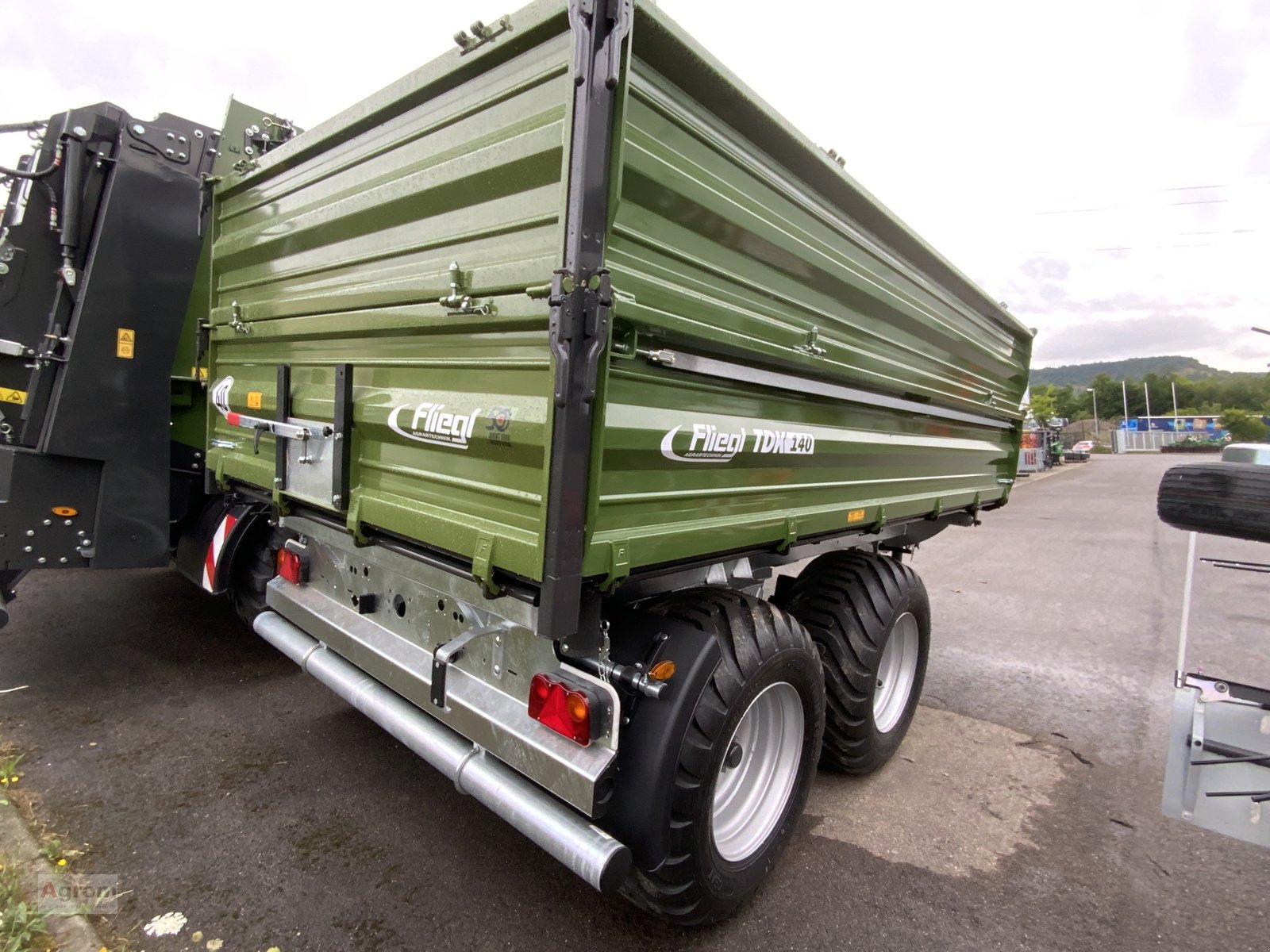 Kipper of the type Fliegl TDK 140, Neumaschine in Herrenberg-Gültstein (Picture 2)