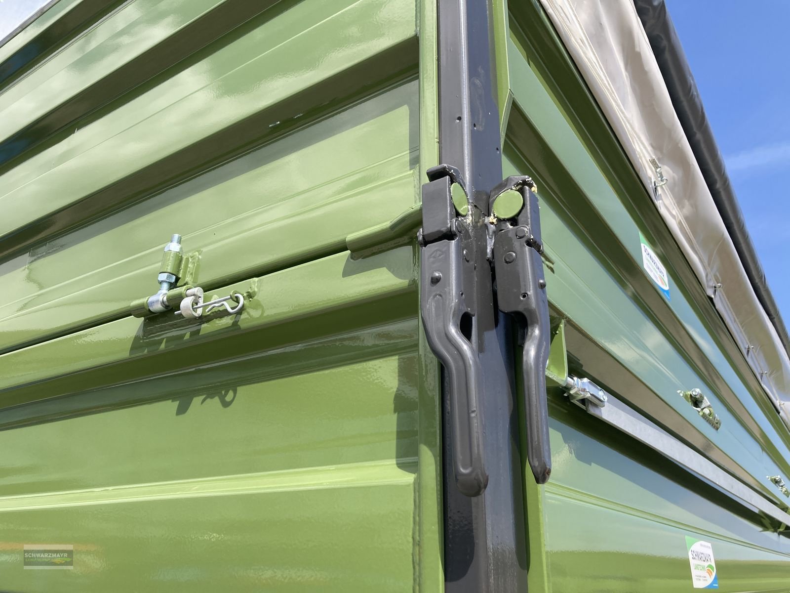 Kipper of the type Fliegl TDK 200 FOX, Neumaschine in Aurolzmünster (Picture 23)