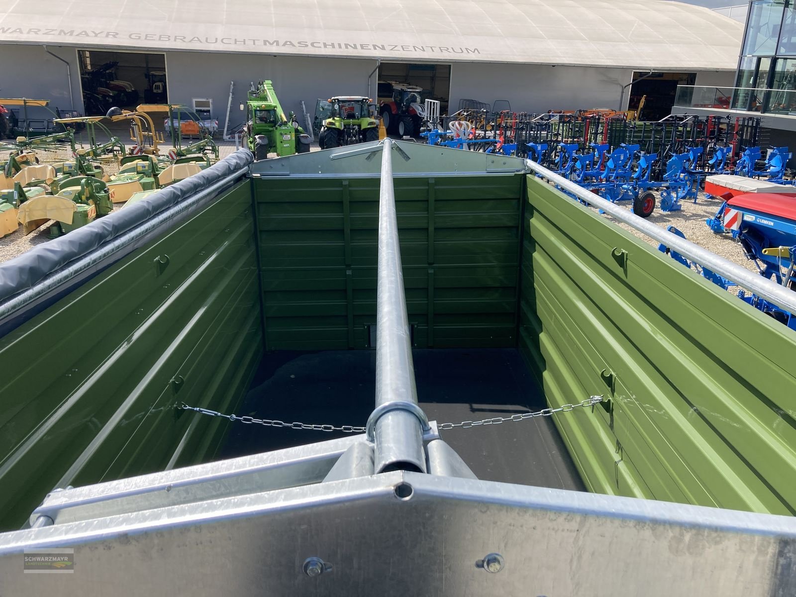 Kipper of the type Fliegl TDK 200 FOX, Neumaschine in Aurolzmünster (Picture 30)