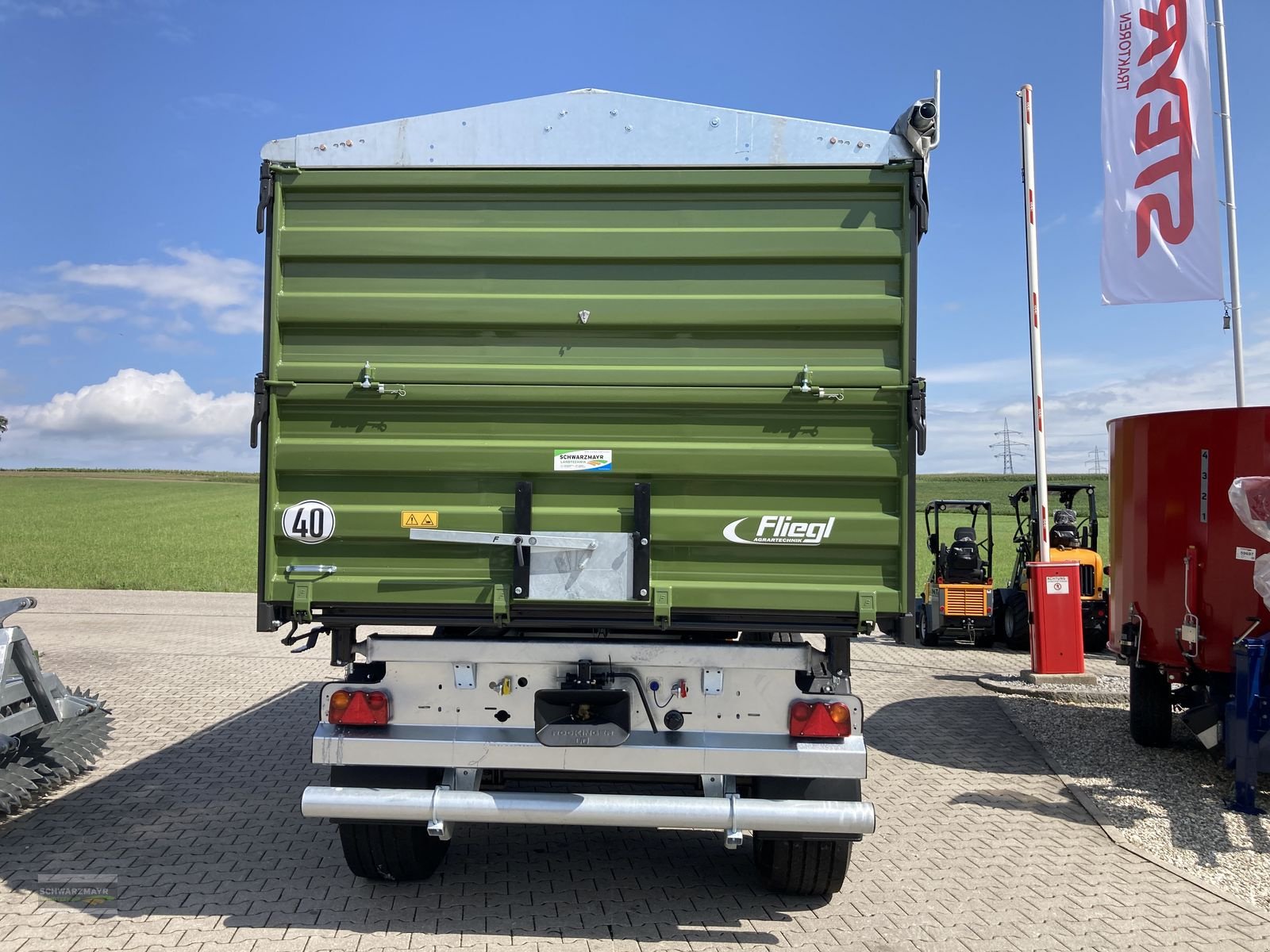 Kipper of the type Fliegl TDK 200 FOX, Neumaschine in Aurolzmünster (Picture 7)