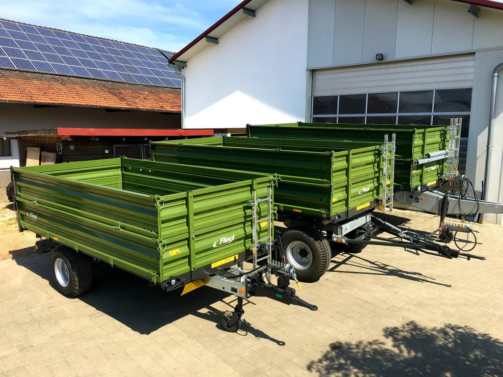 Kipper des Typs Fliegl TDK 80, Neumaschine in Rennertshofen (Bild 7)