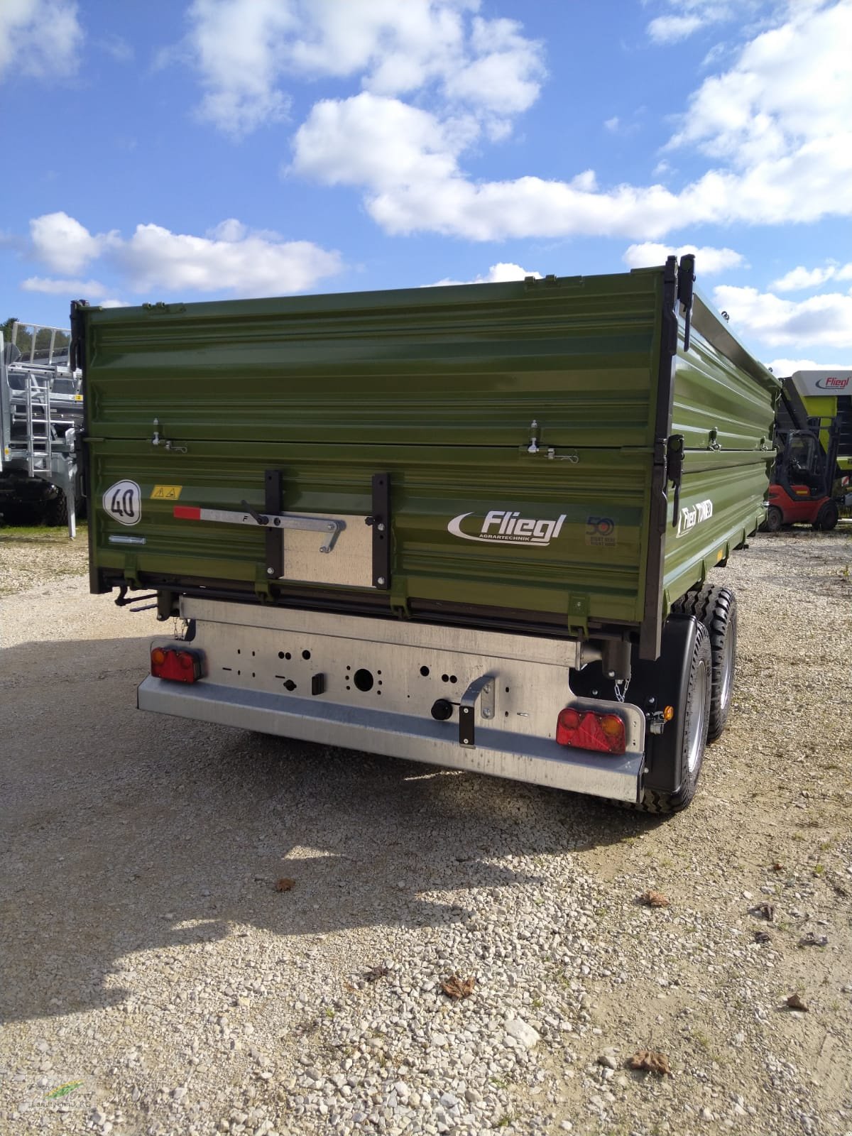 Kipper of the type Fliegl TDK 90, Neumaschine in Pegnitz-Bronn (Picture 4)