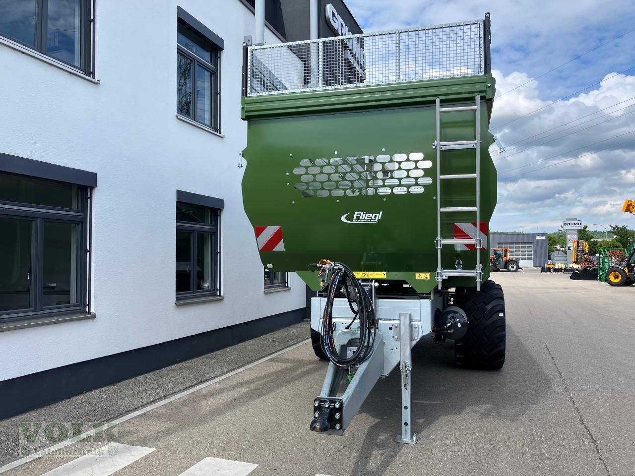 Kipper of the type Fliegl TMK 273 FOX Muldenkipper, Neumaschine in Friedberg-Derching (Picture 2)