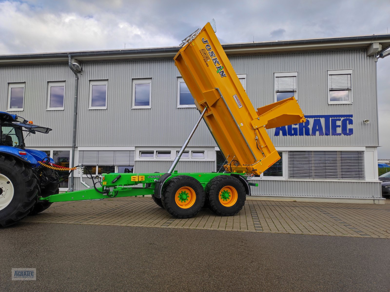 Kipper des Typs Joskin Trans-KTP 22-50, Neumaschine in Salching bei Straubing (Bild 1)