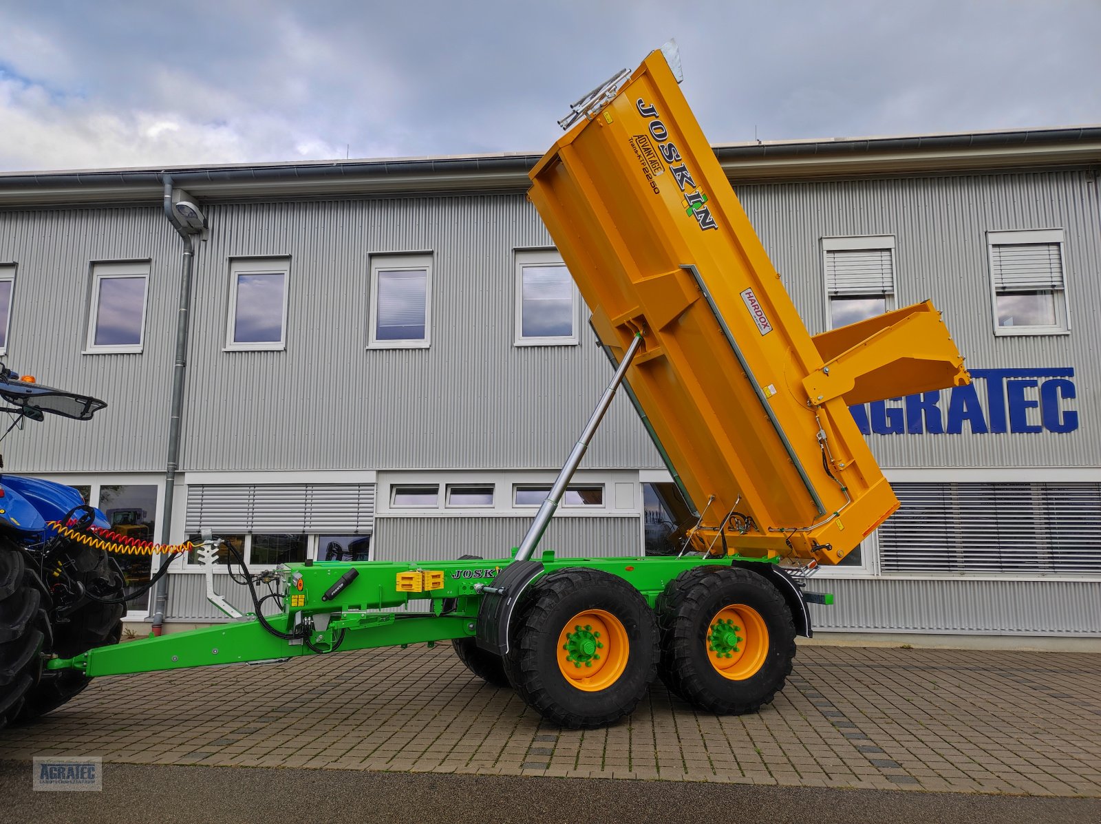 Kipper des Typs Joskin Trans-KTP 22-50, Neumaschine in Salching bei Straubing (Bild 2)