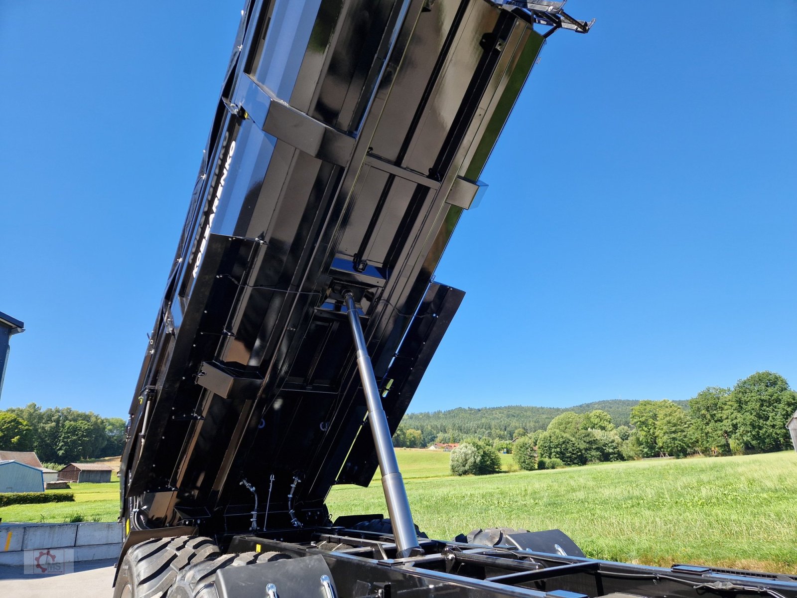 Kipper of the type Kobzarenko TSP-30 Muldenkipper 710/50-26,5 Druckluft Plane, Neumaschine in Tiefenbach (Picture 5)