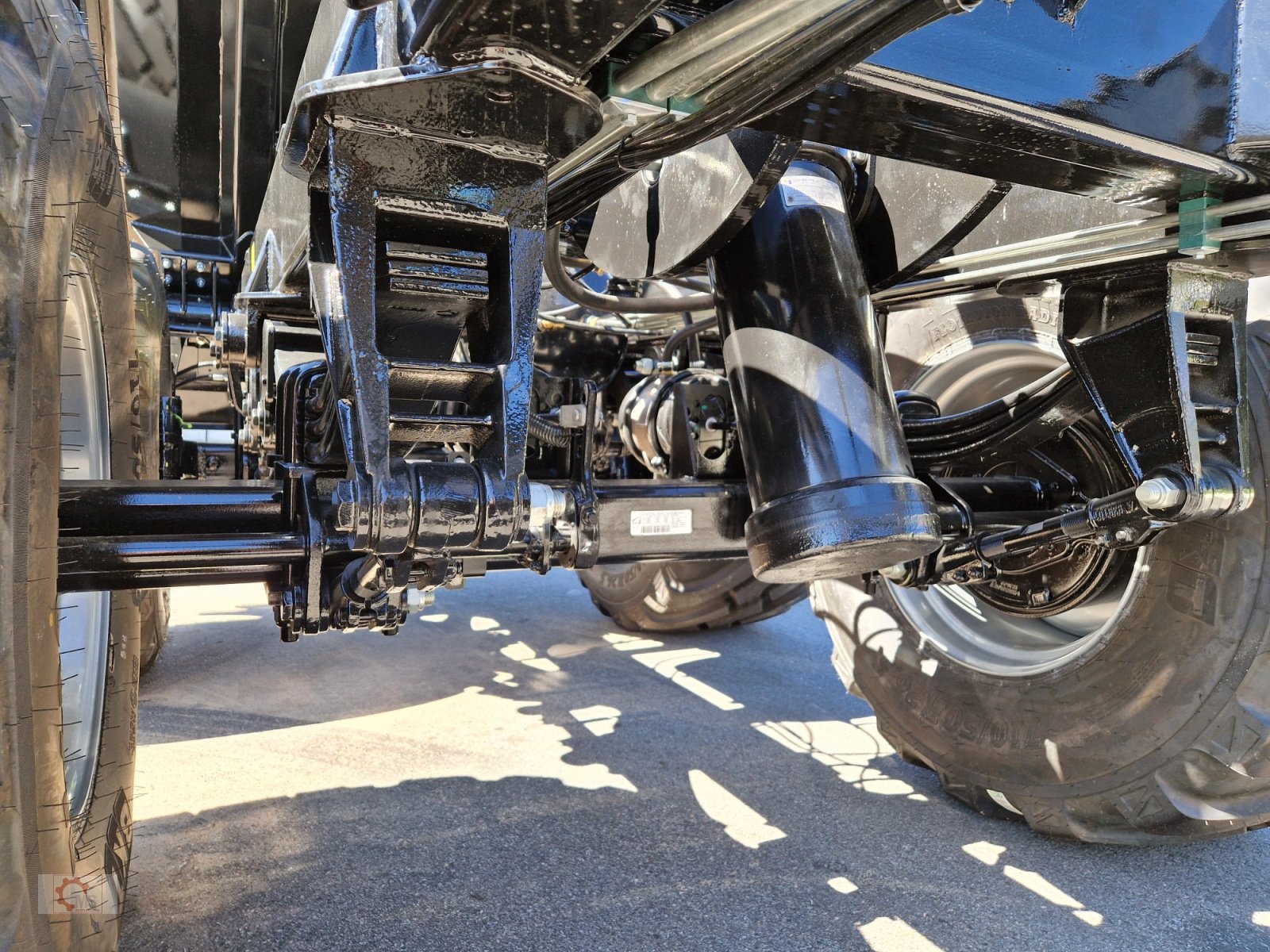 Kipper of the type Kobzarenko TSP-30 Muldenkipper 710/50-26,5 Druckluft Plane, Neumaschine in Tiefenbach (Picture 10)