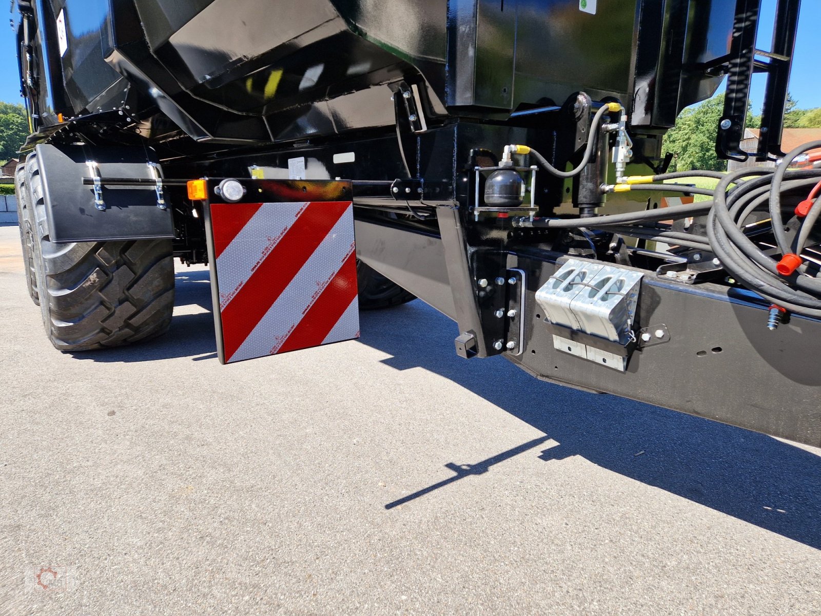 Kipper of the type Kobzarenko TSP-30 Muldenkipper 710/50-26,5 Druckluft Plane, Neumaschine in Tiefenbach (Picture 20)