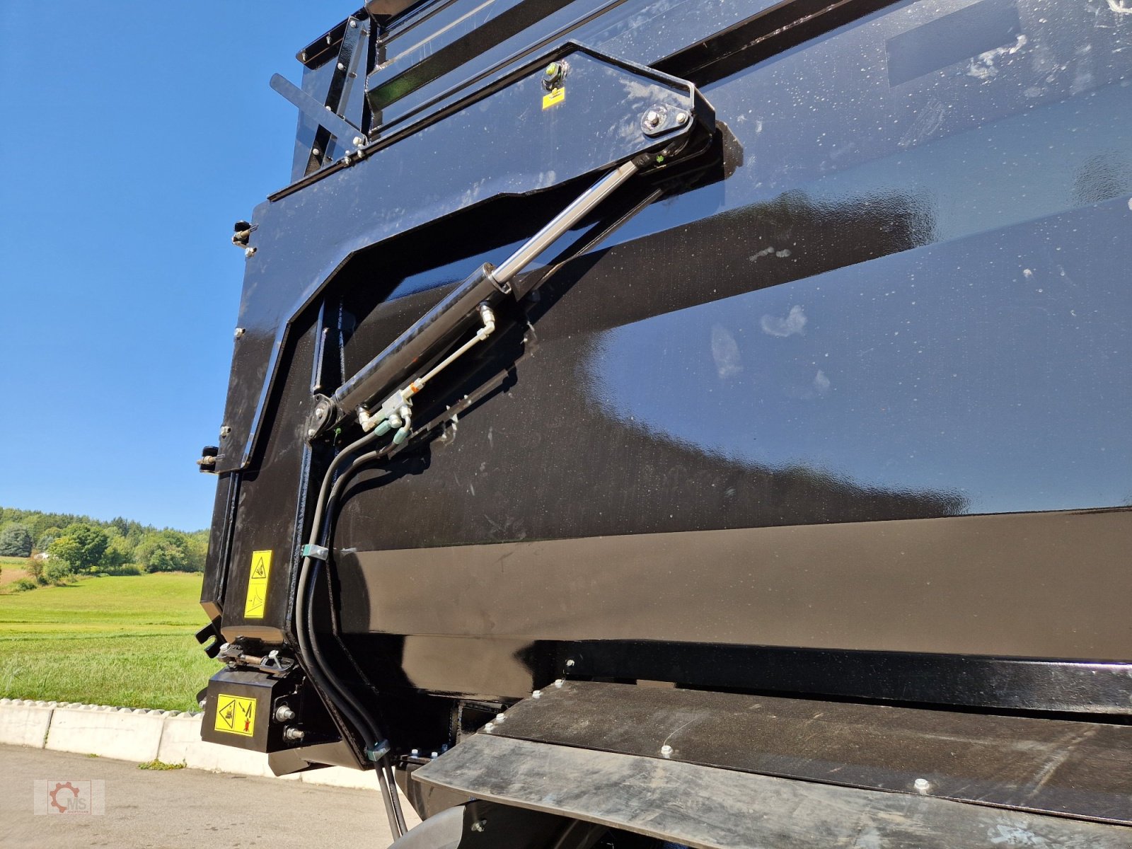 Kipper of the type Kobzarenko TSP-30 Muldenkipper 710/50-26,5 Druckluft Plane, Neumaschine in Tiefenbach (Picture 23)