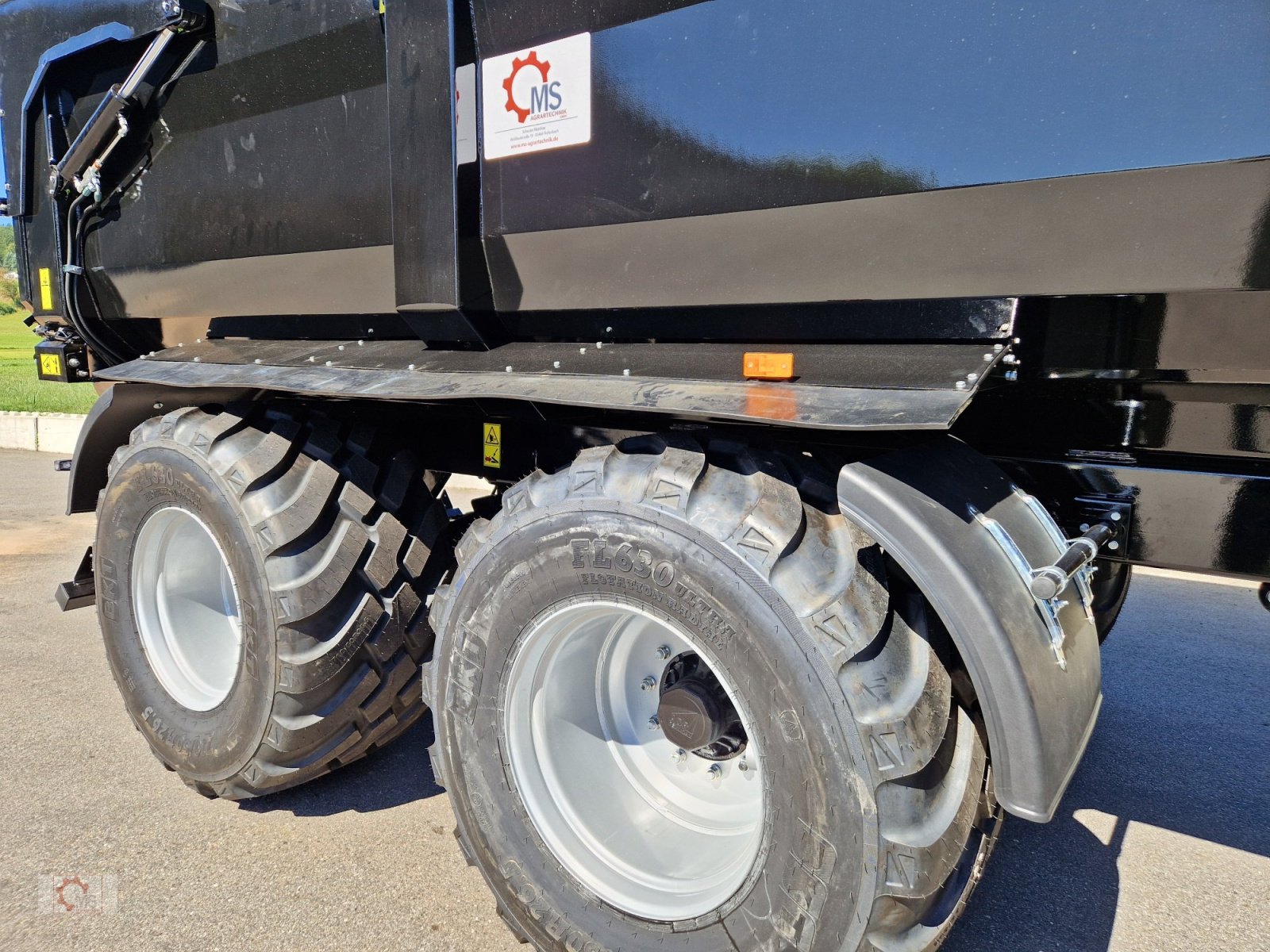 Kipper of the type Kobzarenko TSP-30 Muldenkipper 710/50-26,5 Druckluft Plane, Neumaschine in Tiefenbach (Picture 24)