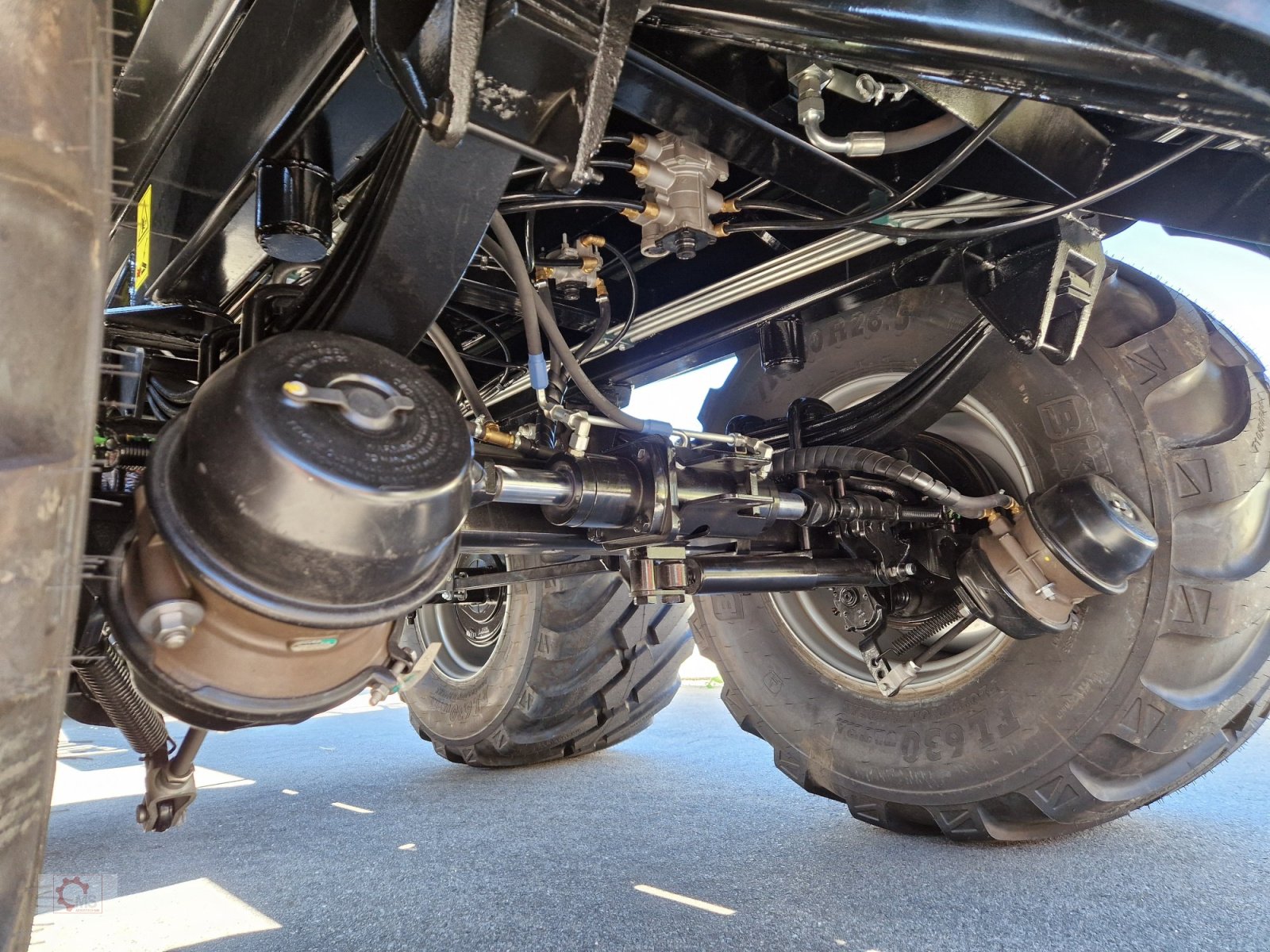 Kipper of the type Kobzarenko TSP-30 Muldenkipper 710/50-26,5 Druckluft Plane, Neumaschine in Tiefenbach (Picture 28)