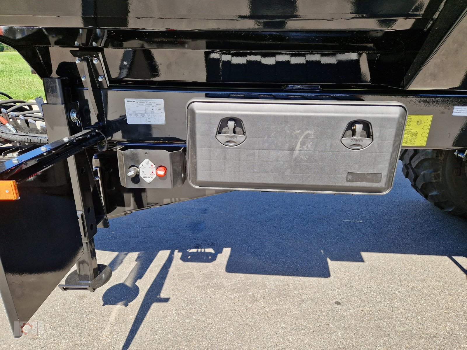 Kipper of the type Kobzarenko TSP-30 Muldenkipper 710/50-26,5 Druckluft Plane, Neumaschine in Tiefenbach (Picture 29)