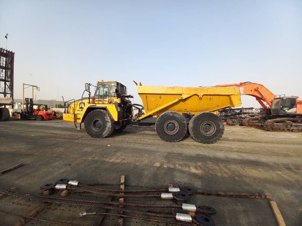 Kipper of the type Komatsu HM400-3R (4 pcs available in Abu Dhabi), Gebrauchtmaschine in Stabroek (Picture 5)