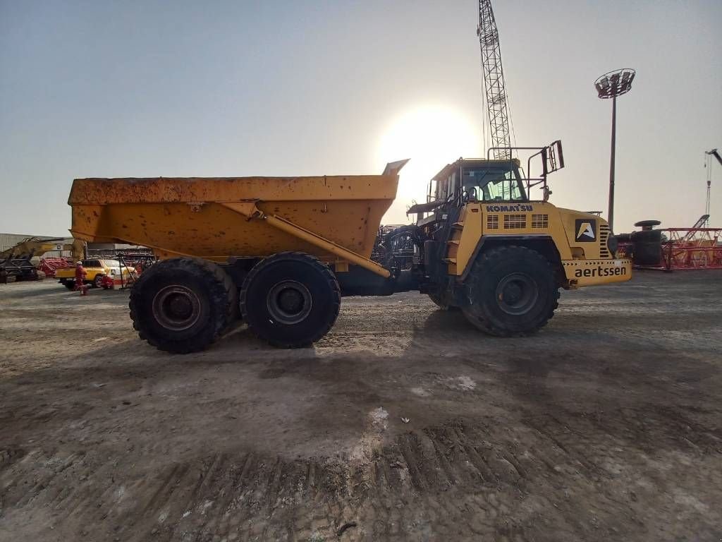 Kipper of the type Komatsu HM400-3R (4 pcs available in Abu Dhabi), Gebrauchtmaschine in Stabroek (Picture 4)