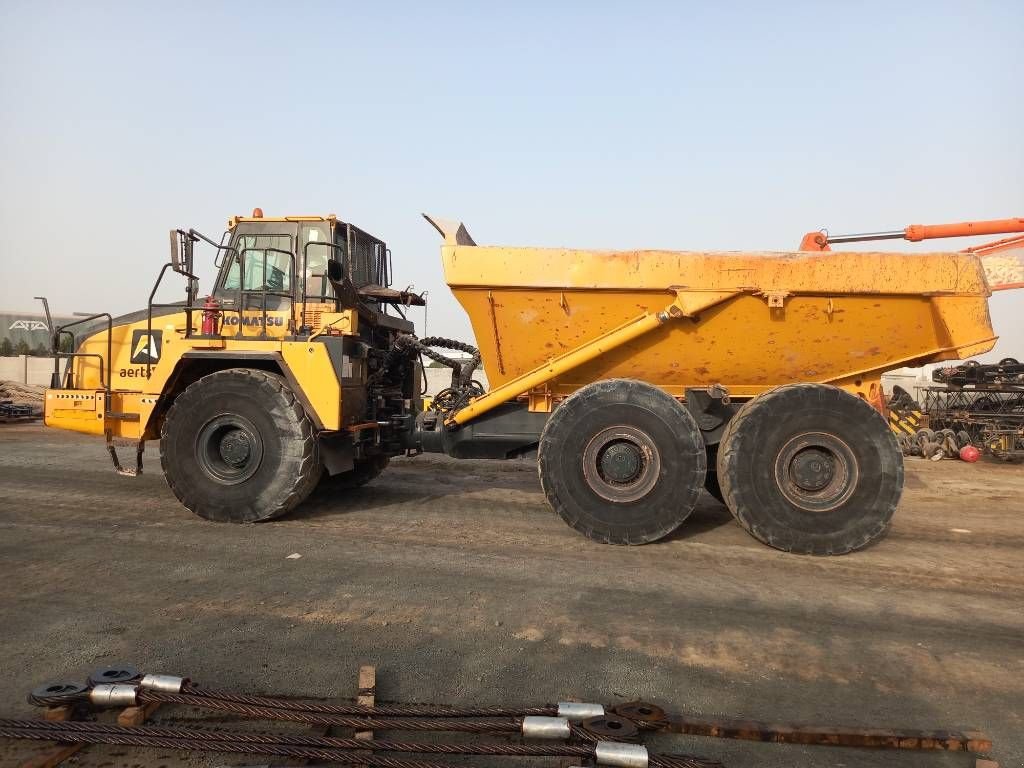 Kipper of the type Komatsu HM400-3R (4 pcs available in Abu Dhabi), Gebrauchtmaschine in Stabroek (Picture 1)