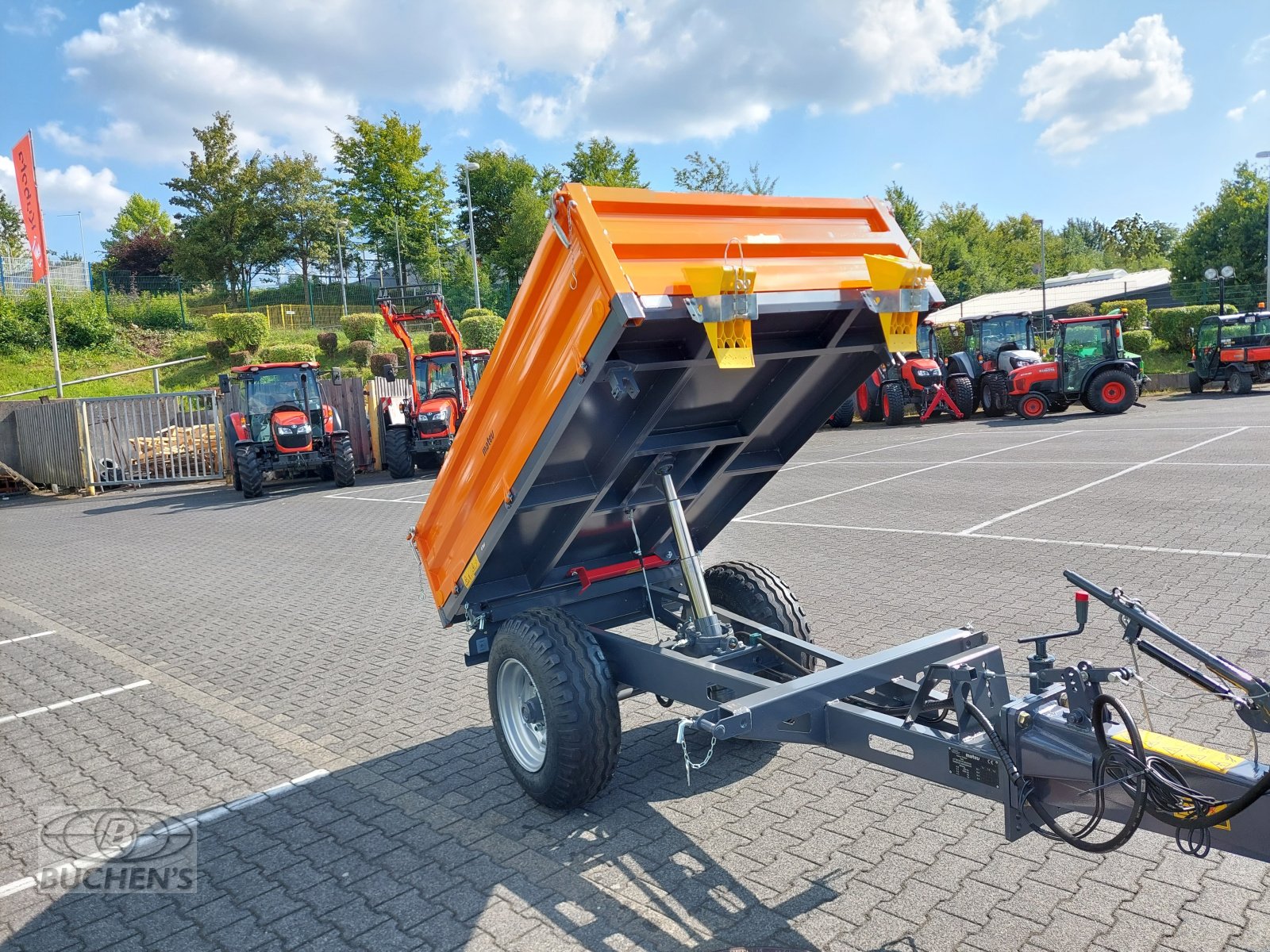 Kipper des Typs Matev TRL3D  Dreiseitenkipper, Neumaschine in Olpe (Bild 3)