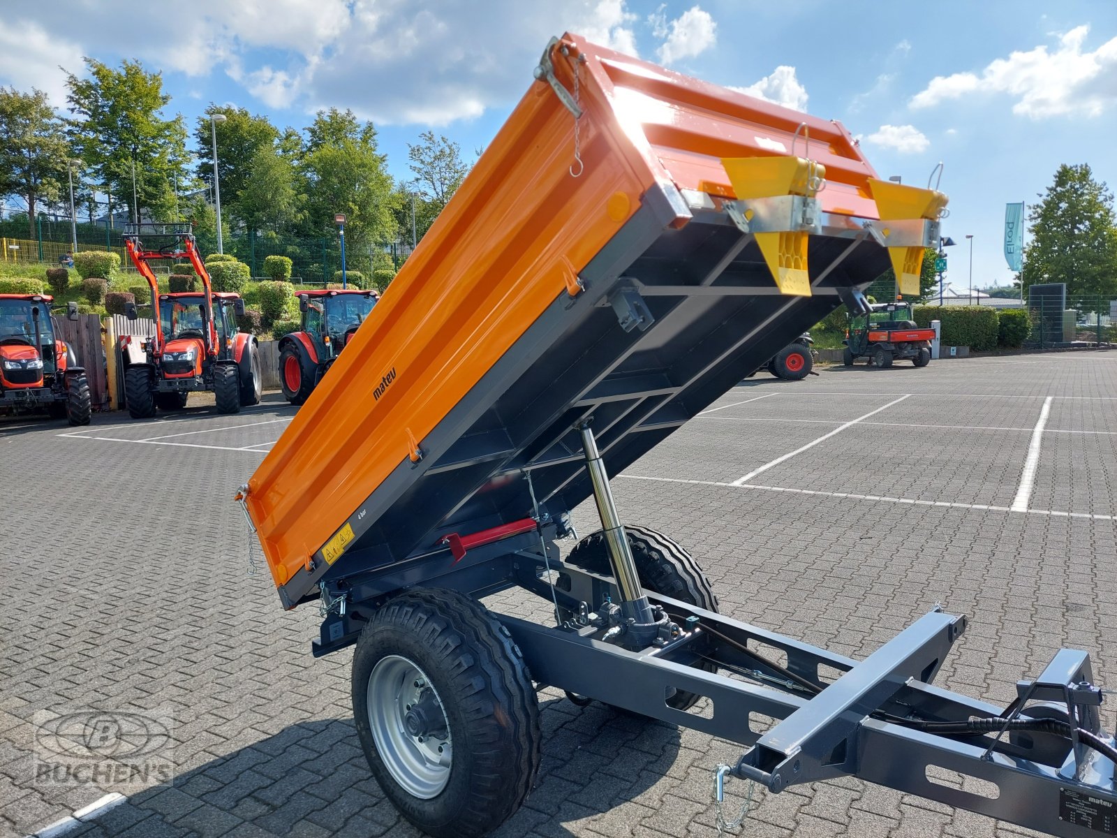 Kipper des Typs Matev TRL3D  Dreiseitenkipper, Neumaschine in Olpe (Bild 5)