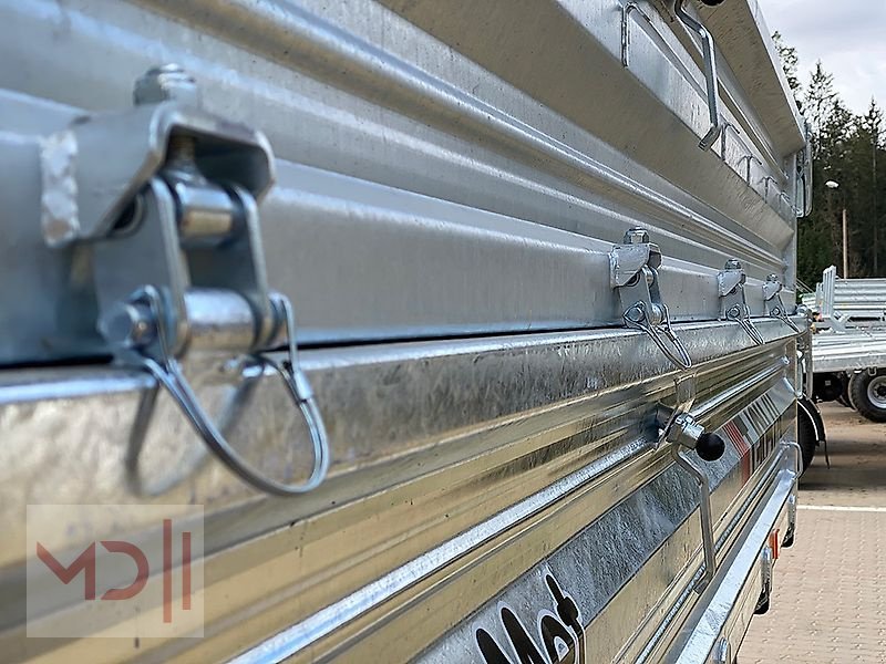 Kipper des Typs MD Landmaschinen CM Zweiachs-Dreiseitenkipper T104/5 11,9T, Neumaschine in Zeven (Bild 10)