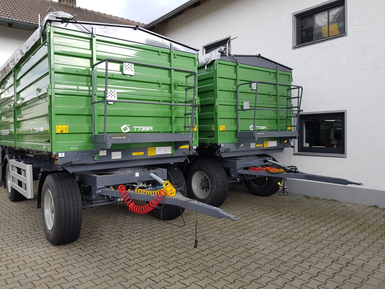 Kipper des Typs Metal-Fach T 739, Neumaschine in Bogen (Bild 3)